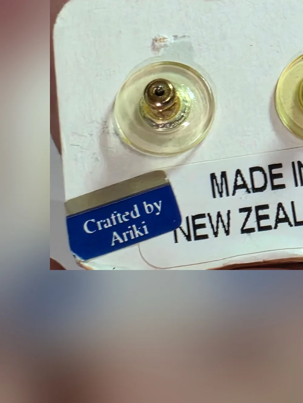 STUNNING VINTAGE NEW ZEALAND Paua Shell Gold Trim Stud Earrings. New. - Picture 5 of 6
